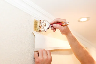 Pose de papier peint à Mégrit — revêtements muraux et toiles de verre
